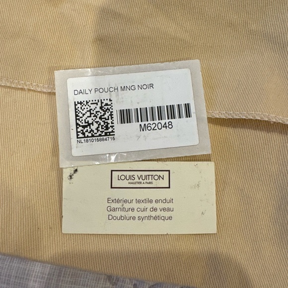 Louis Vuitton Daily Monogram Pouch Black - Picture 4 of 5